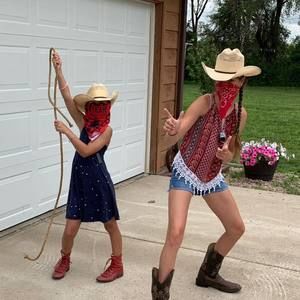 Meet your Posher, Lyndall